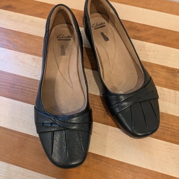 Clark's Women's Slip on Shoes - Picture 3 of 4